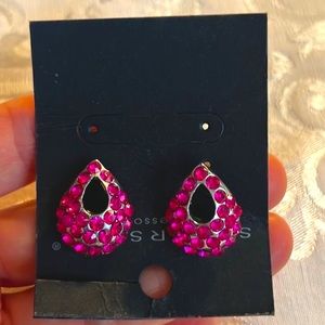 Pink sparkly earrings 💖
